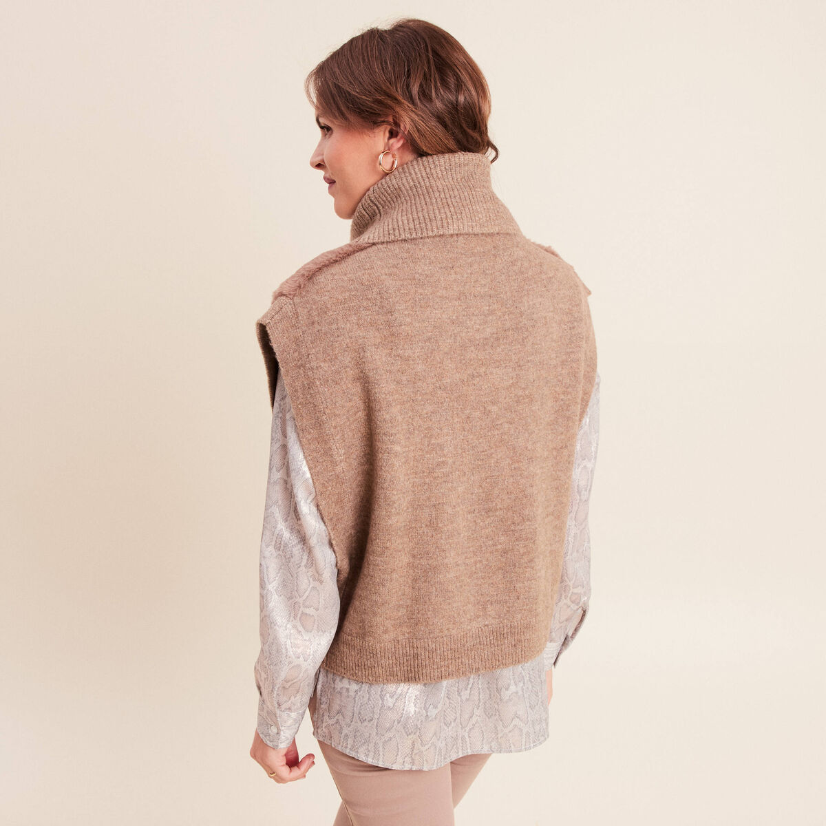 Pull sans manches col roul&eacute; marron femme