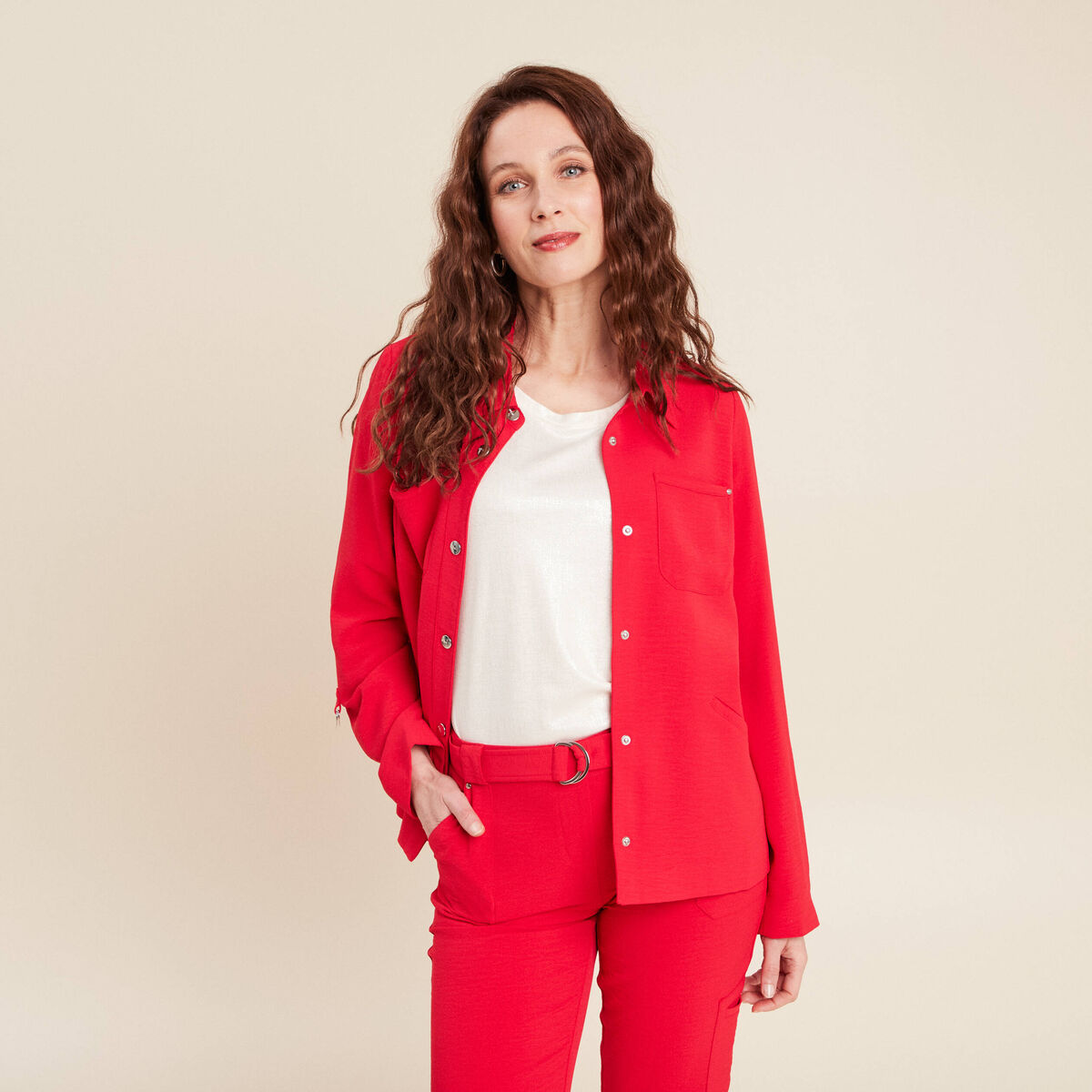 Veste cintr&eacute;e boutonn&eacute;e rouge femme