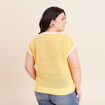 Pull ajour&eacute; sans manches col rond jaune pastel femme