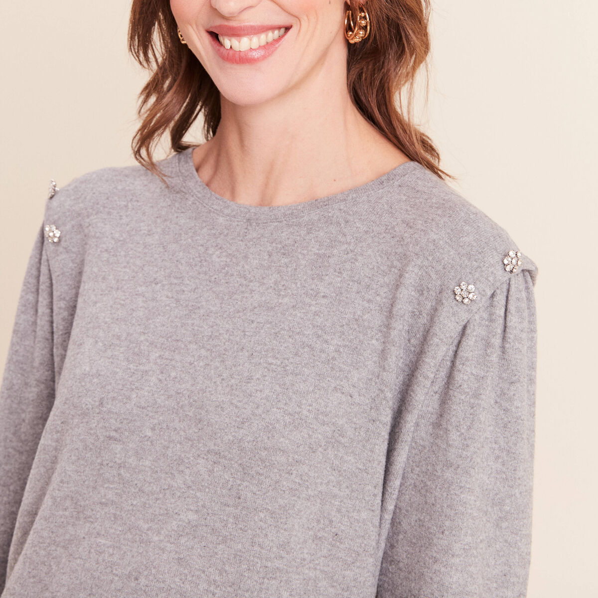 T-shirt doux avec bijoux gris fonc&eacute; femme