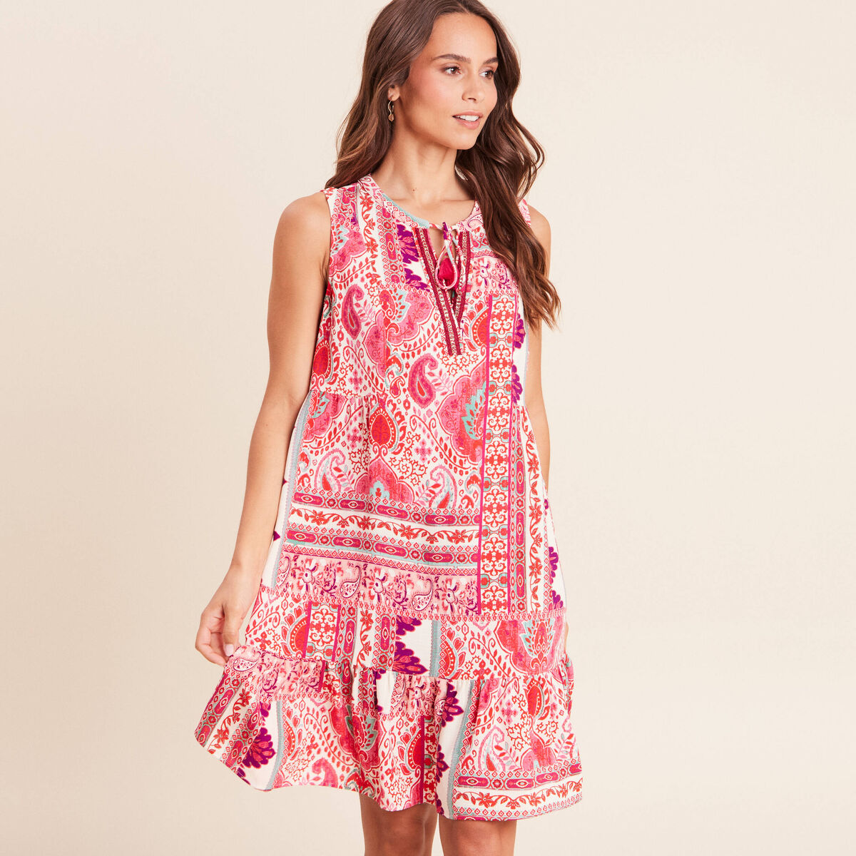 Robe courte &eacute;vas&eacute;e col tunisien rose femme