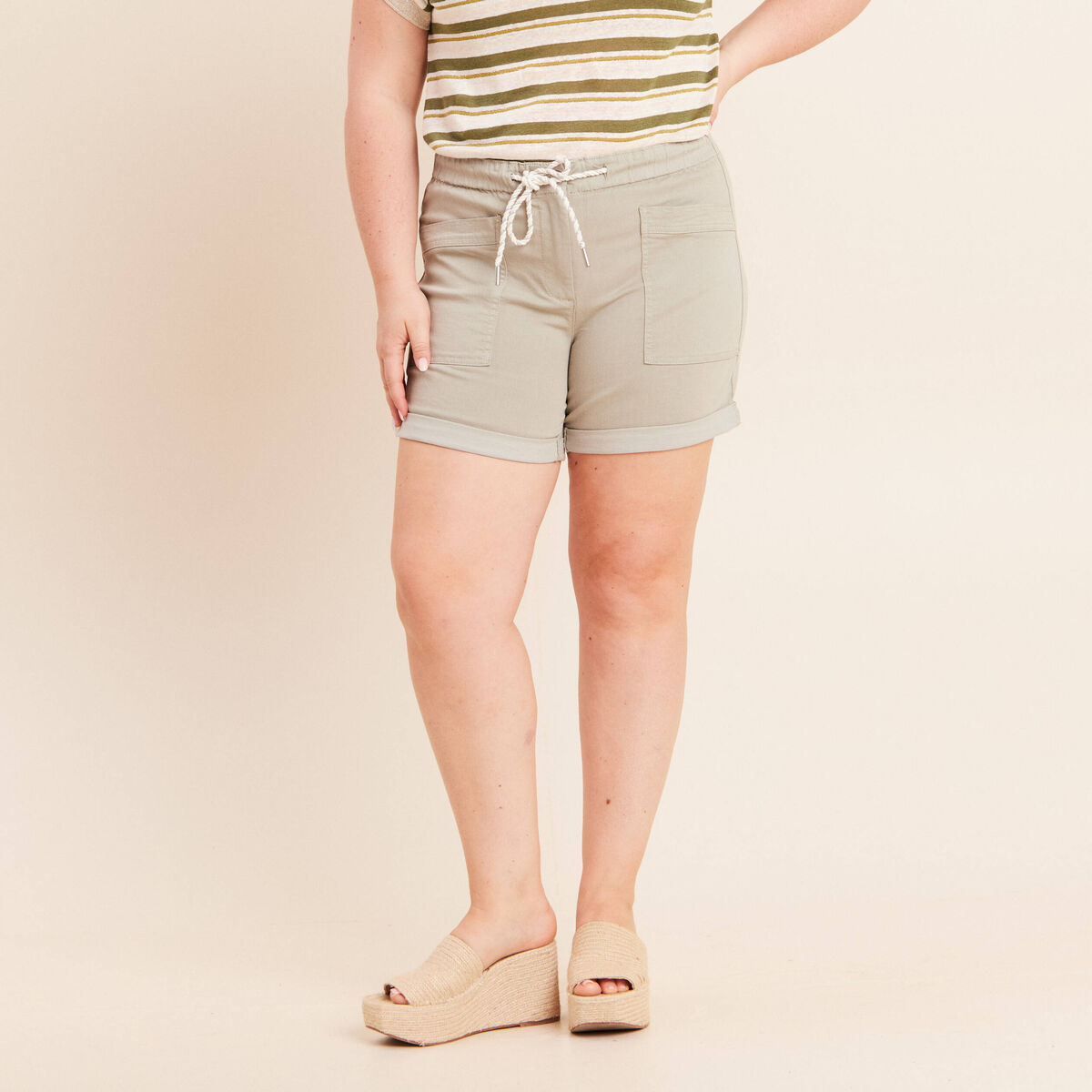 Short droit taille &eacute;lastiqu&eacute;e vert clair femme