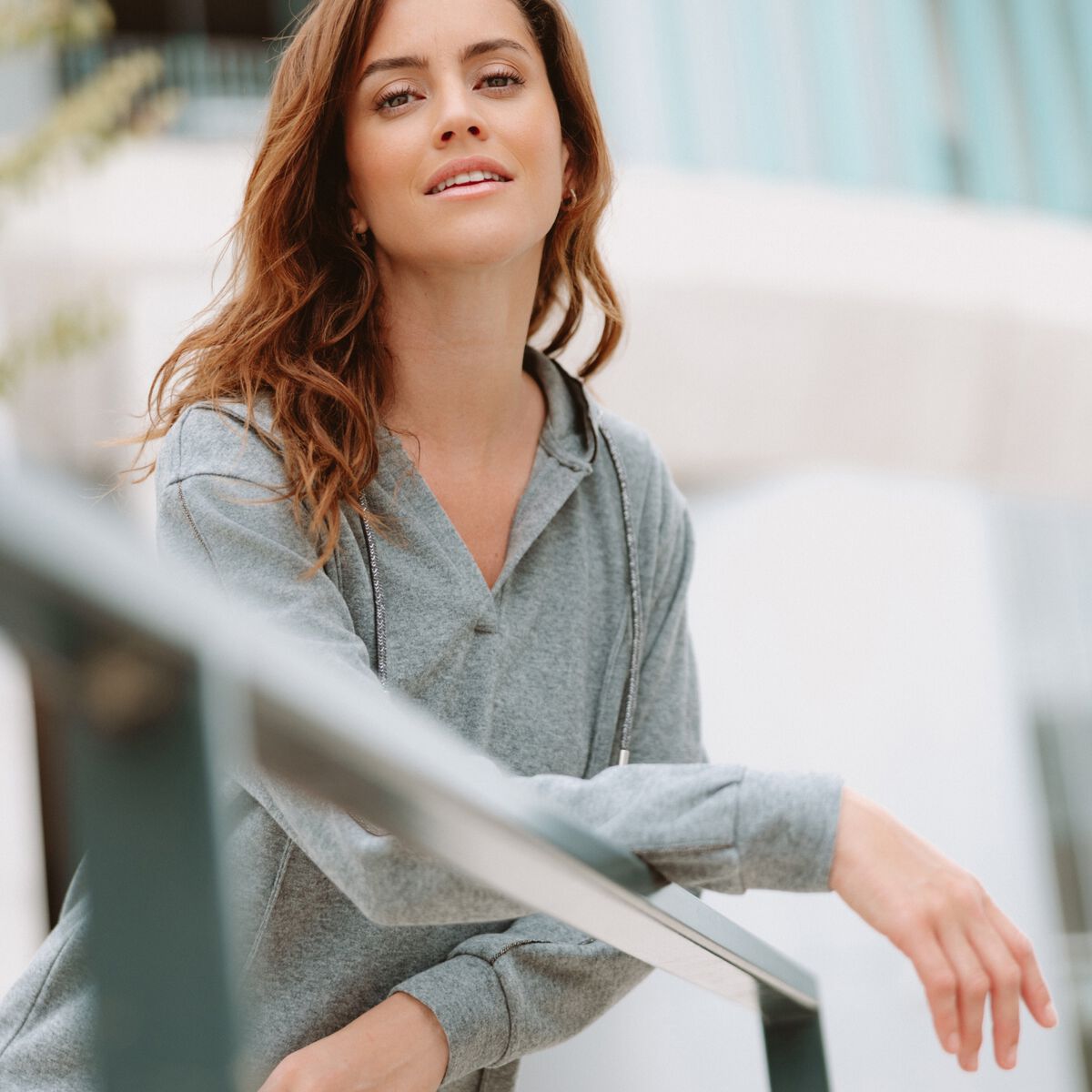 Sweat maille l&eacute;g&egrave;re manches longues gris clair femme