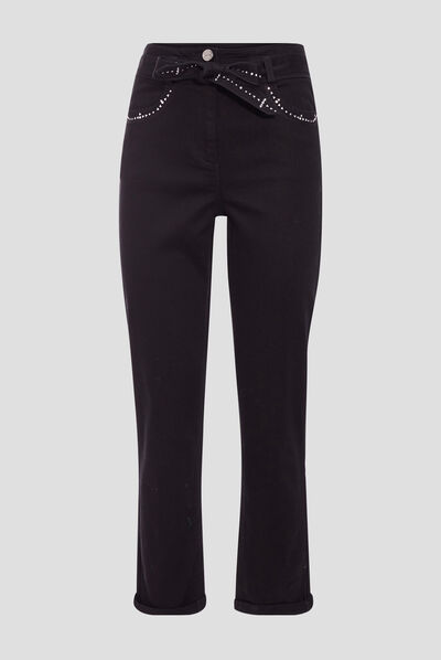 Jean droit détails bijoux noir femme