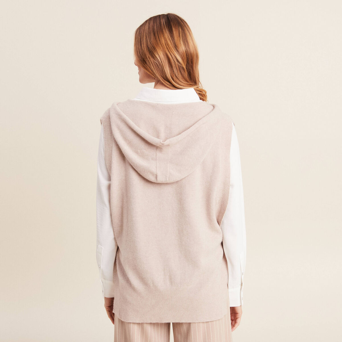 Pull sans manches &agrave; capuche creme femme