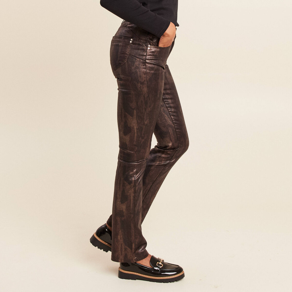Pantalon taille bascul&eacute;e enduit marron fonc&eacute; femme