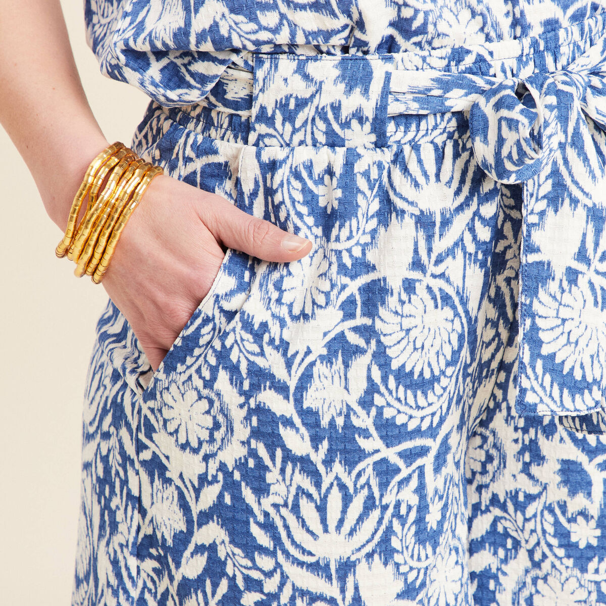 Short droit ceinturé bleu femme