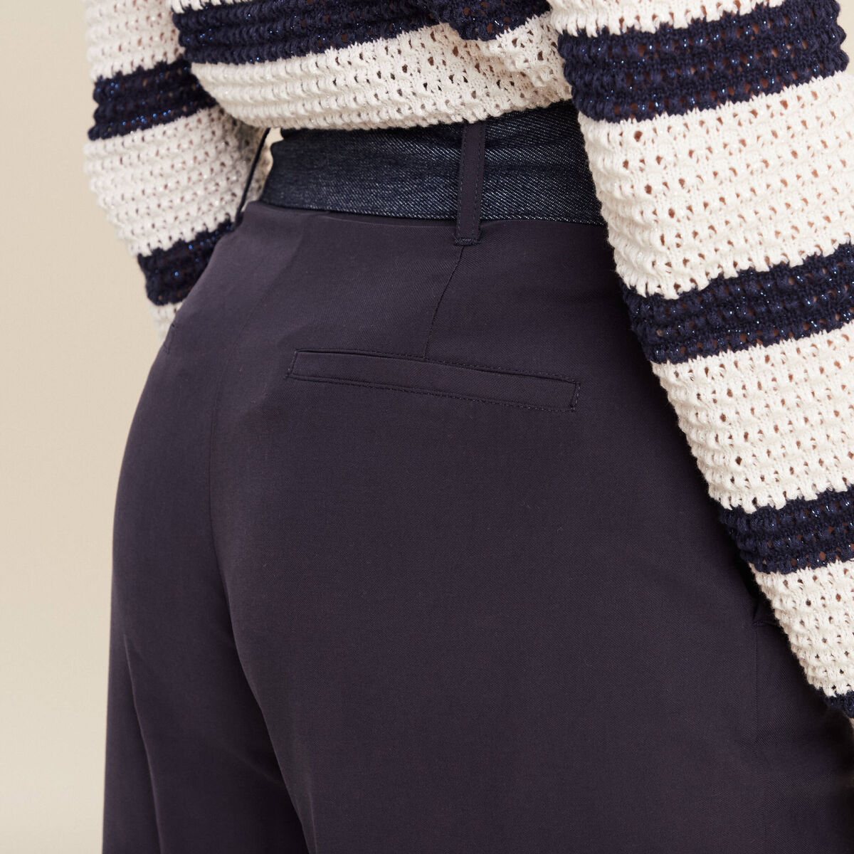 Pantalon large ceinturé bleu foncé femme