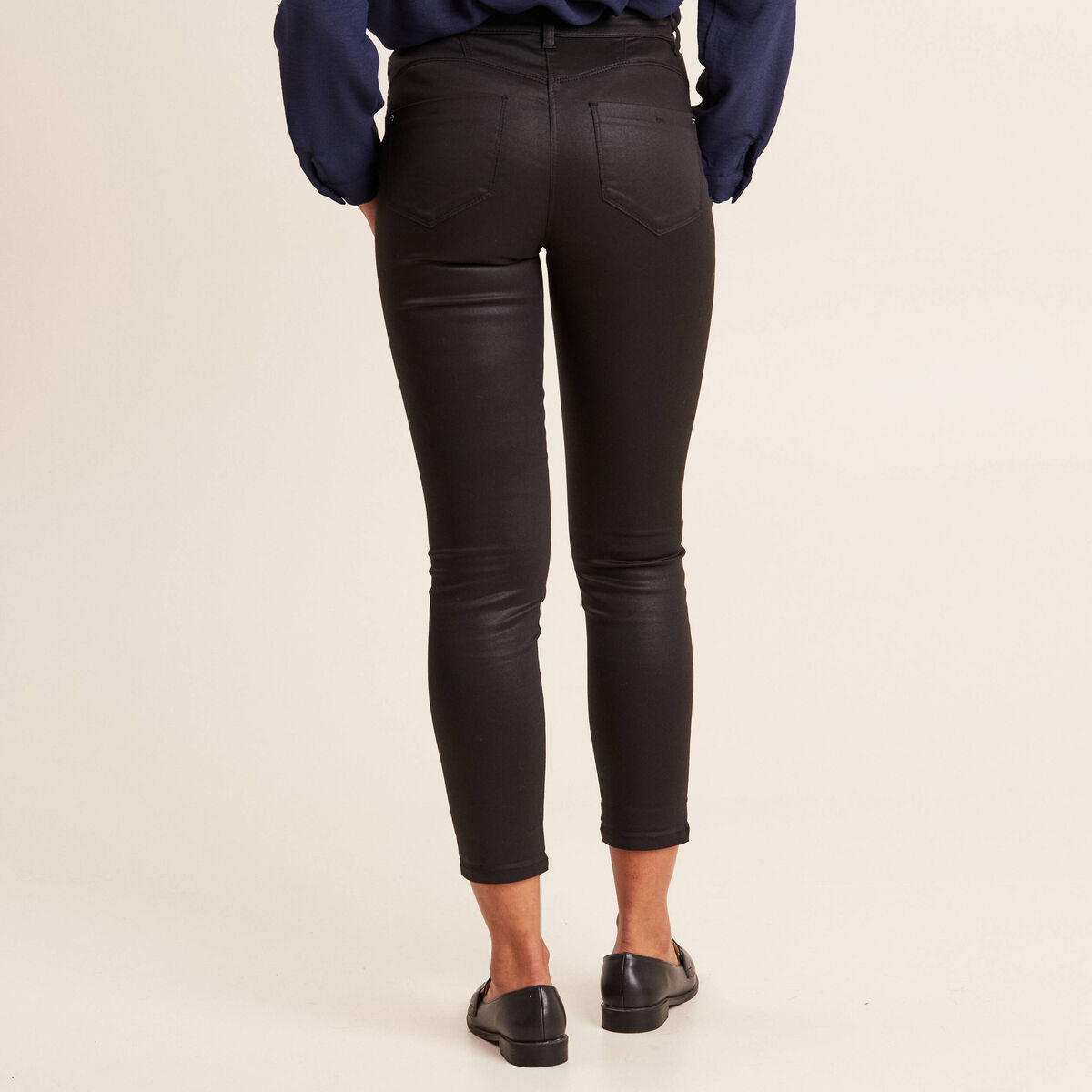 Pantalon ajusté enduit 7/8ème noir femme