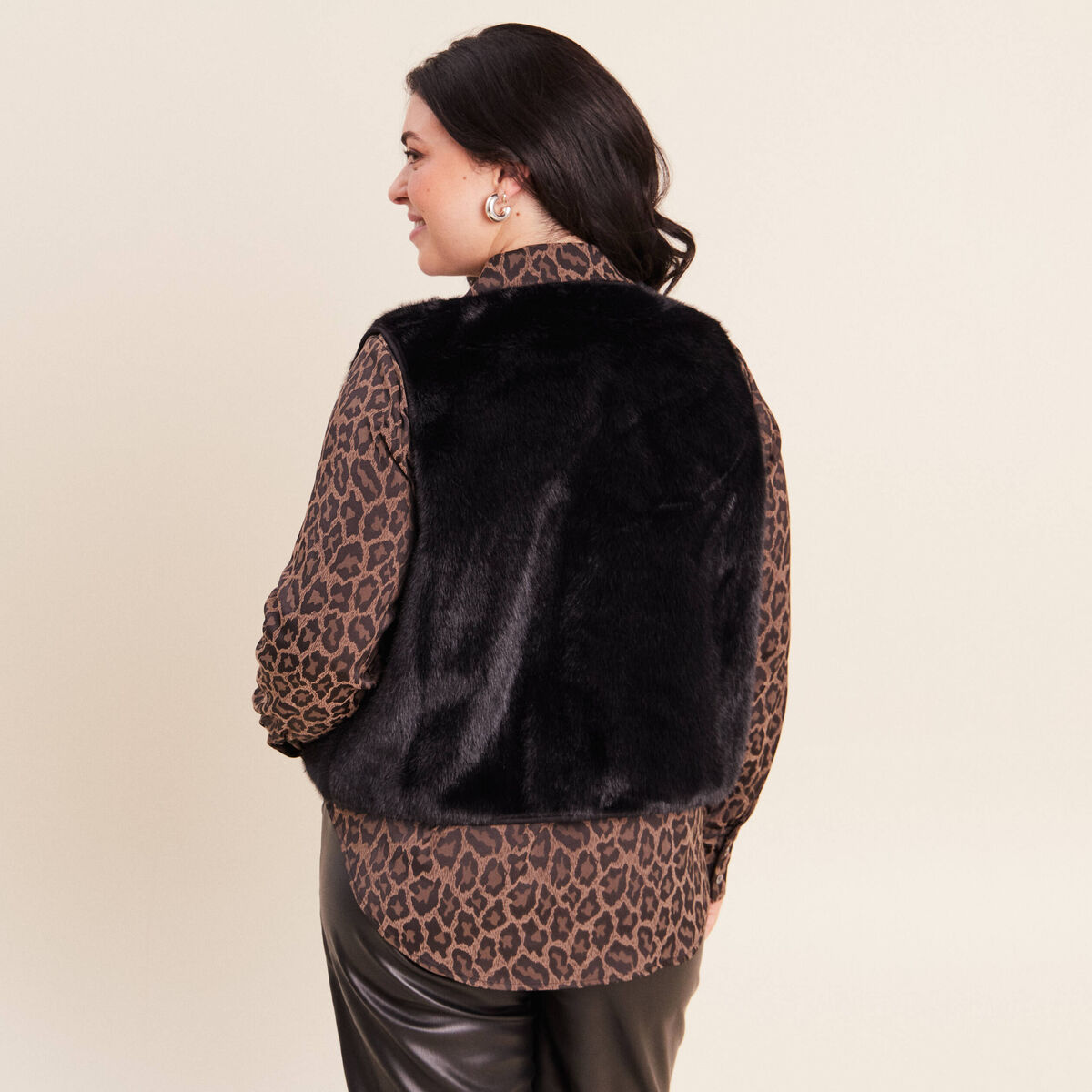 Gilet droit sans manches fausse fourrure noir femme