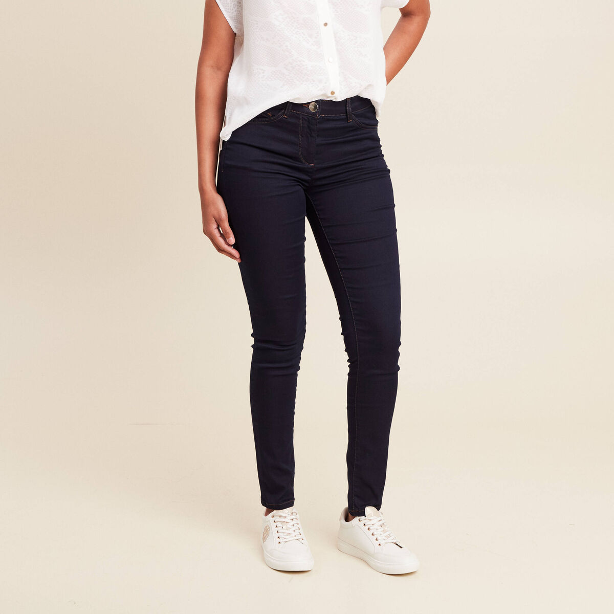 Jean magique Le L&eacute;ger coupe ajust&eacute;e long denim brut femme