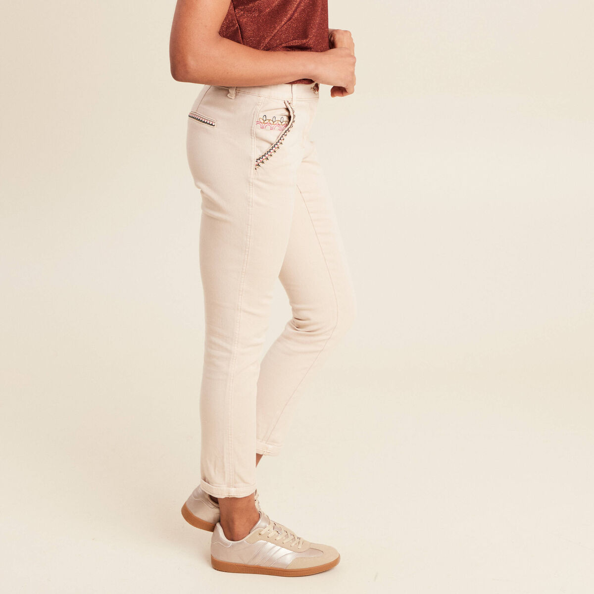 Pantalon chino brodé 7/8ème denim beige femme