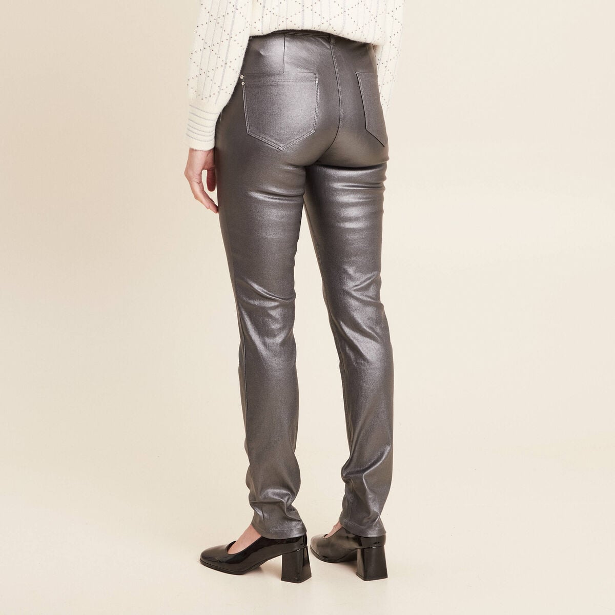 Pantalon ajust&eacute; enduit &agrave; pont couleur argent femme