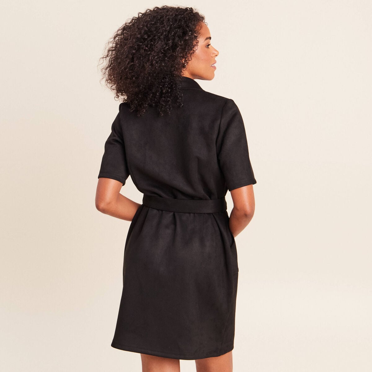 Robe droite courte manches coudes daim noir femme