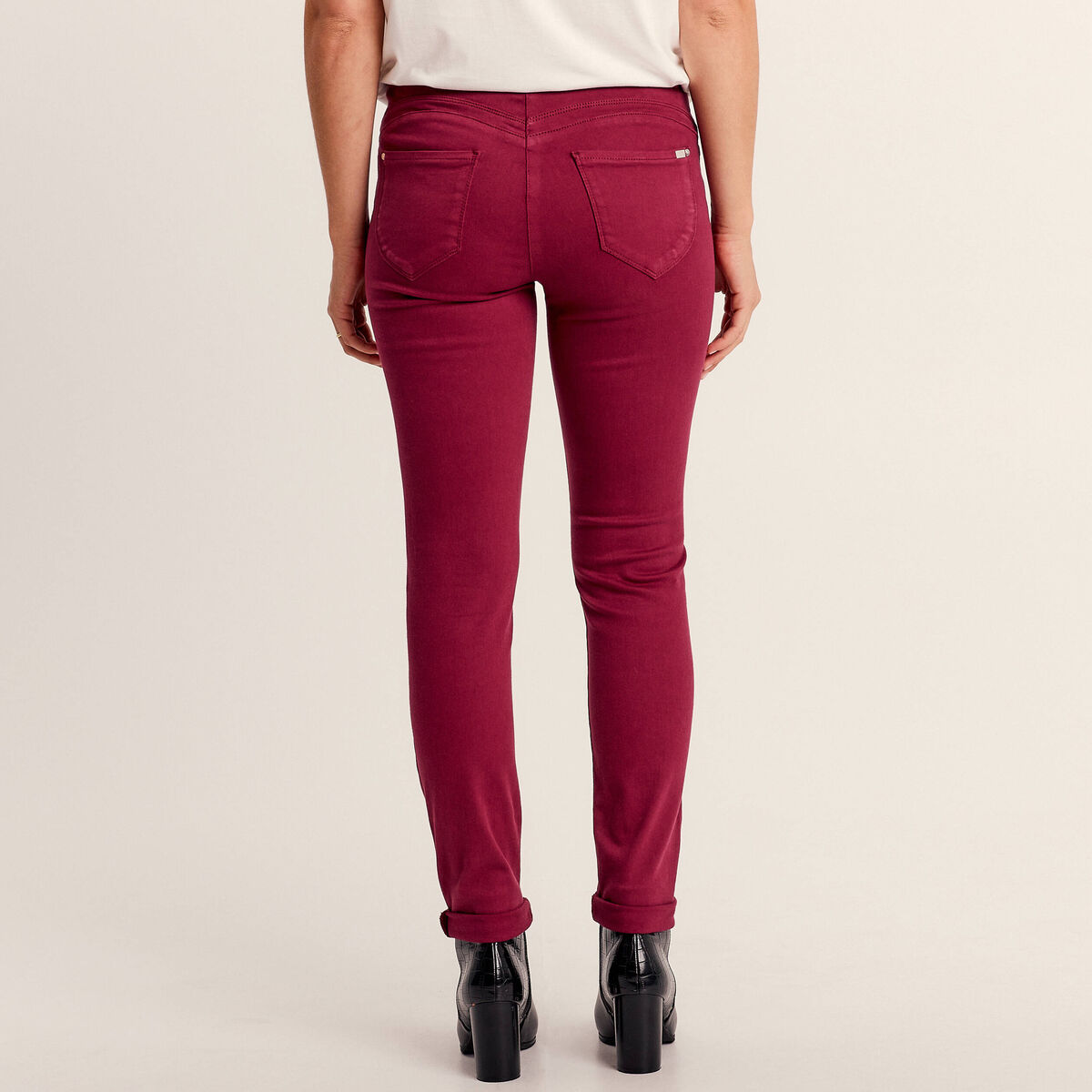 Jean magique ajusté taille standard rouge foncé femme