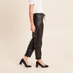 Pantalon coupe mom simili cuir noir femme