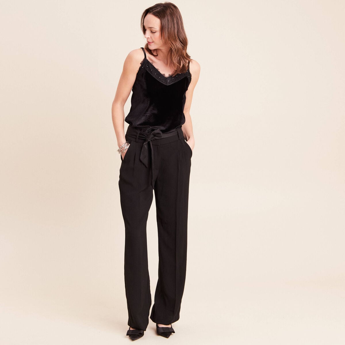 Pantalon satin&eacute; coupe droite noir femme