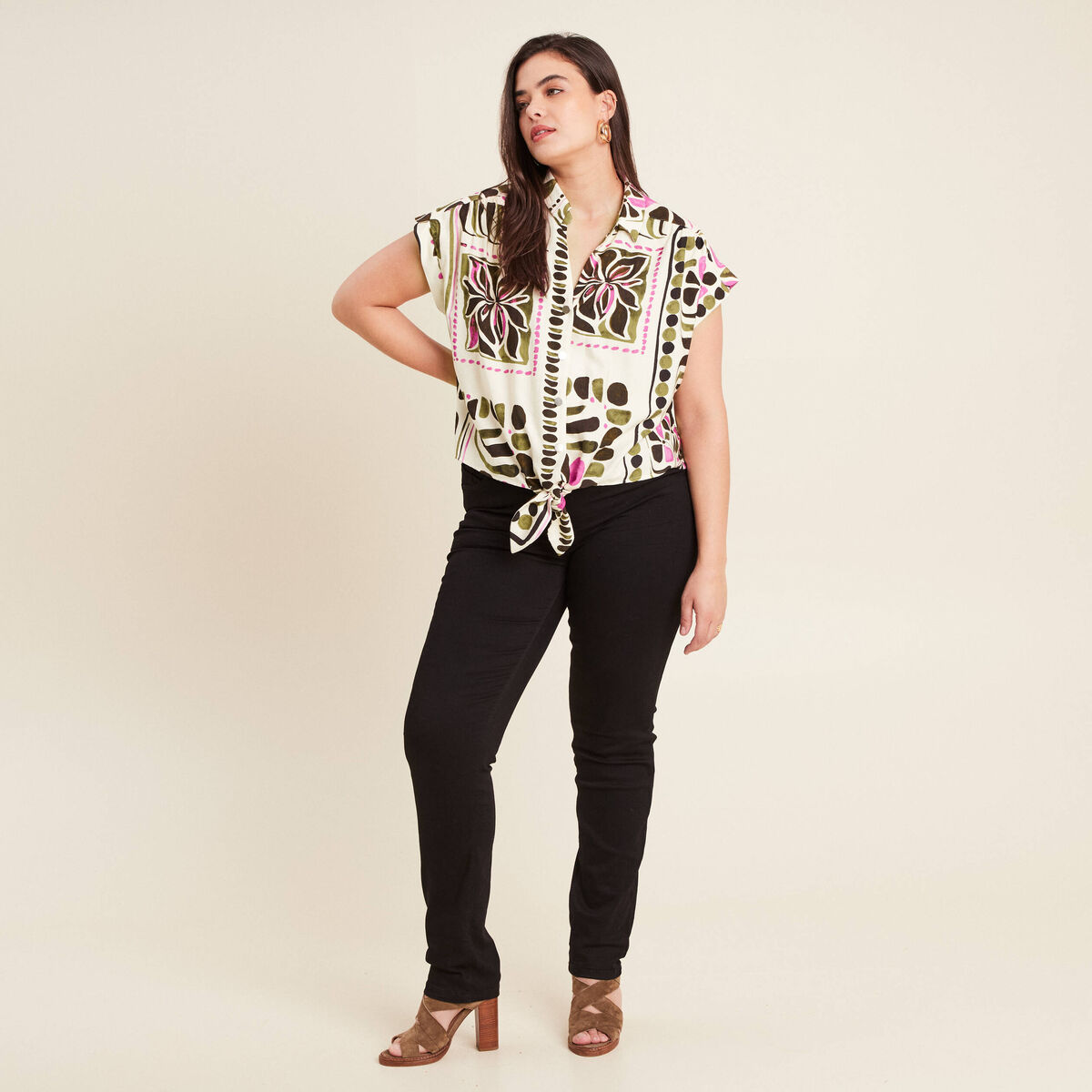Chemise manches courtes nou&eacute;e vert femme