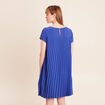 Robe courte &eacute;vas&eacute;e pliss&eacute;e col rond bleu fonc&eacute; femme
