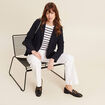 Veste tailleur cintr&eacute;e bleu fonc&eacute; femme