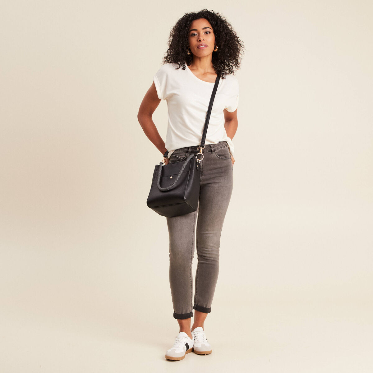 Jean coupe ajust&eacute;e 7/8&egrave;me gris femme
