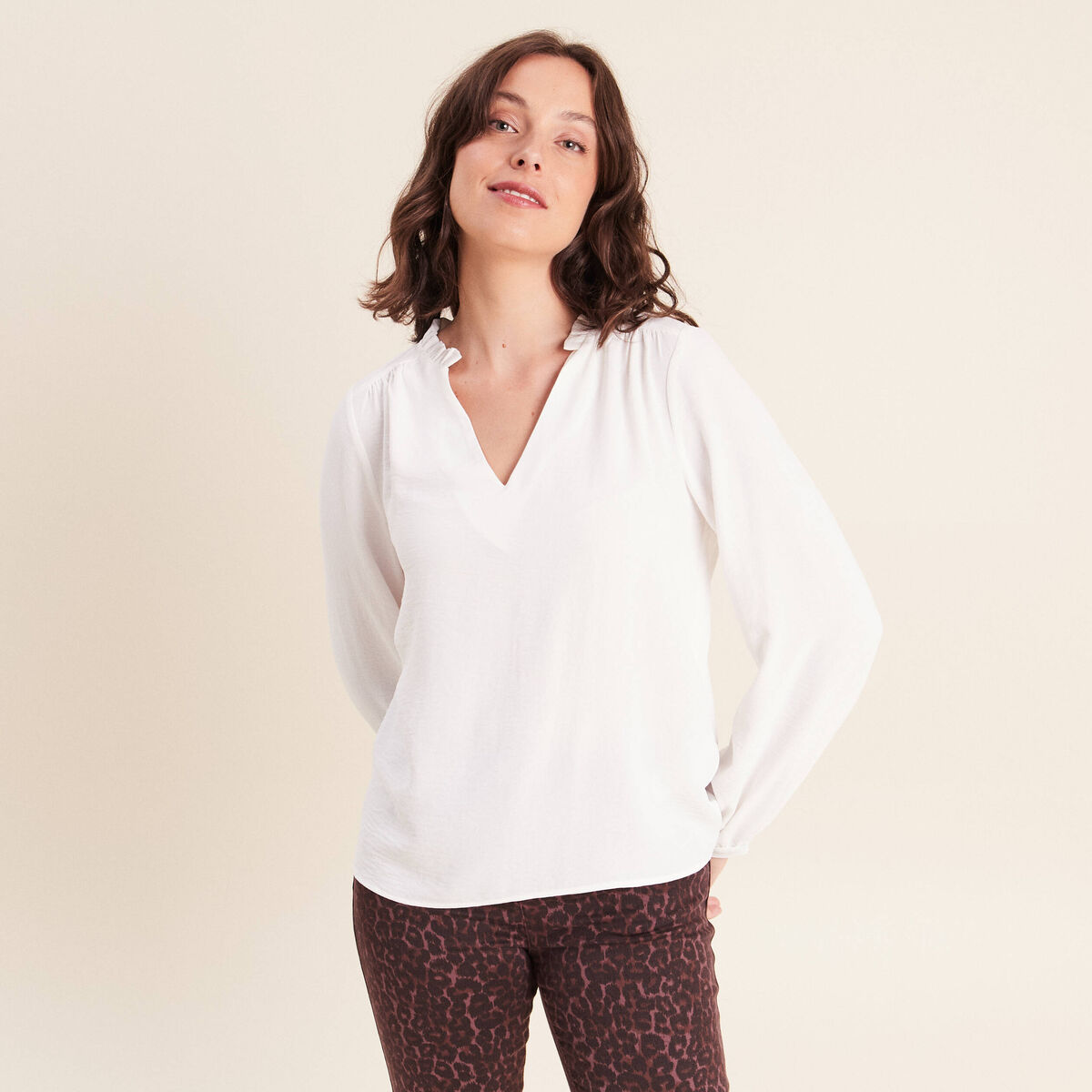 Blouse col v manches longues fluide ecru femme