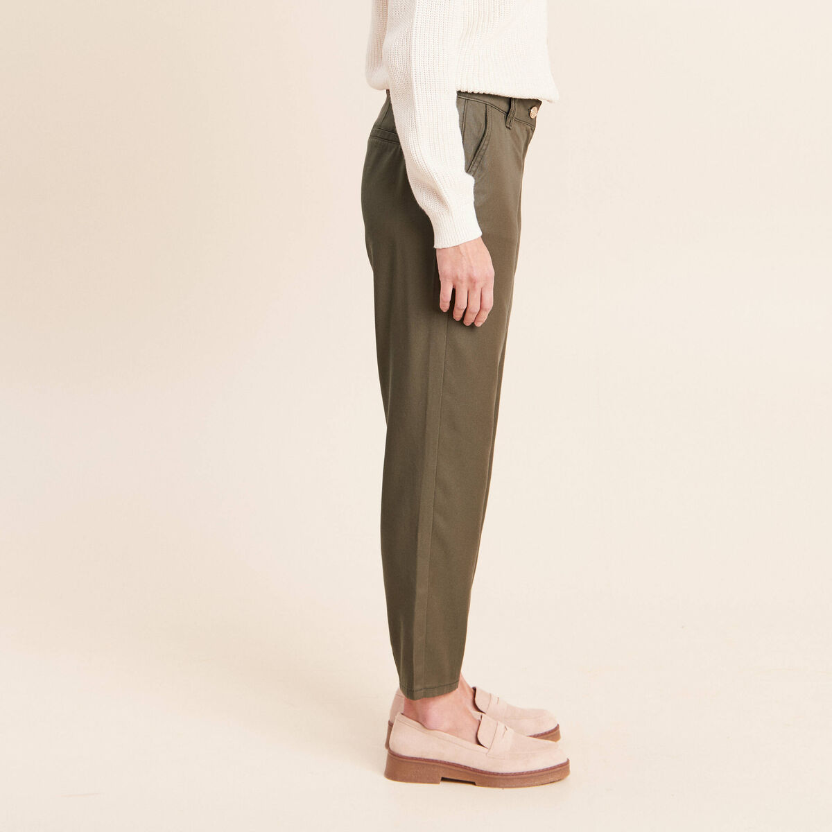 Pantalon coupe chino 7/8&egrave;me effet enduit vert kaki femme