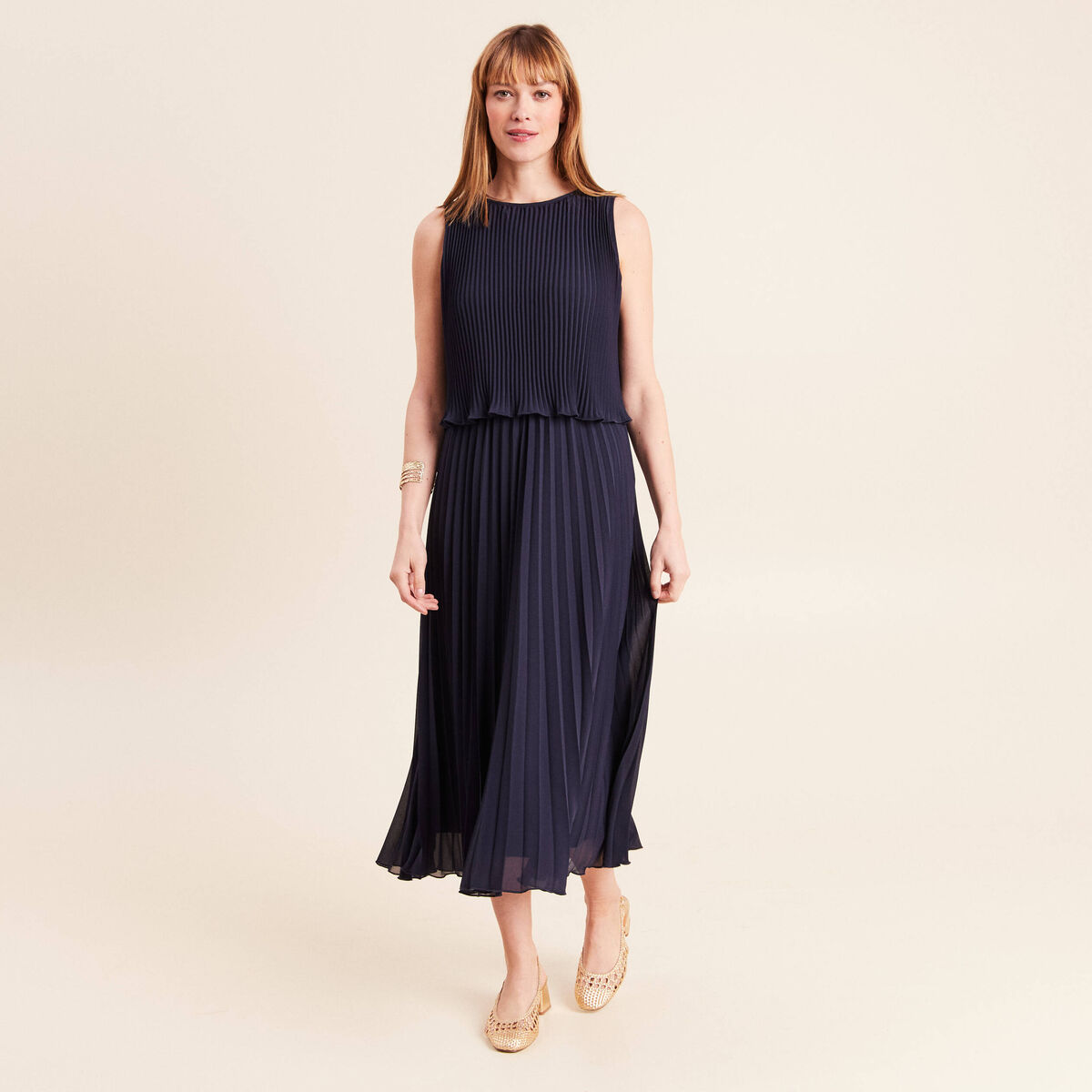 Robe longue &eacute;vas&eacute;e pliss&eacute;e sans manches bleu marine femme