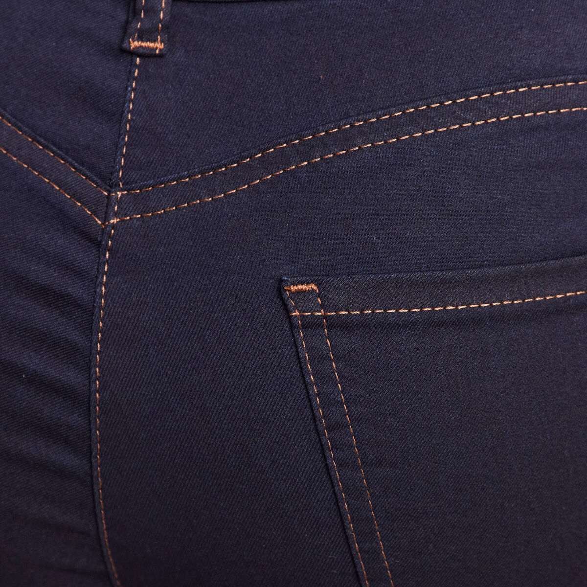 Jean magique Le L&eacute;ger coupe ajust&eacute;e denim brut femme