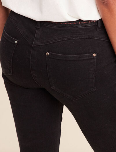 Jean coupe ajust&eacute;e avec broderie noir femme