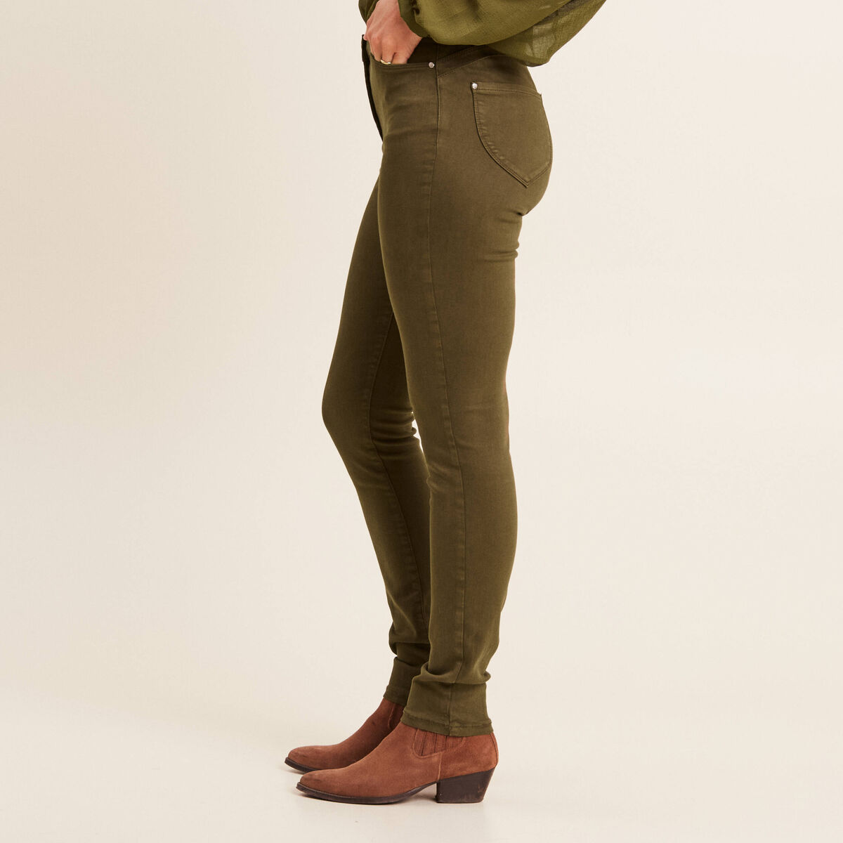 Jean magique ajusté taille standard vert kaki femme