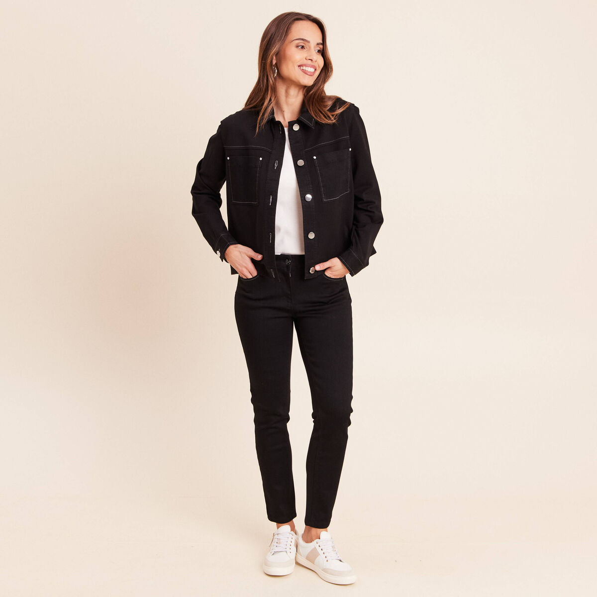 Veste droite courte manches longues denim noir femme