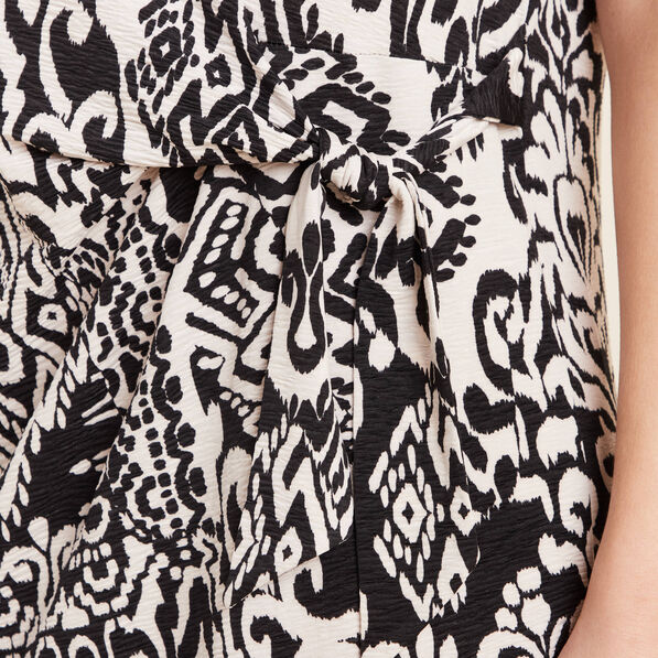 Robe courte ajustée noir femme