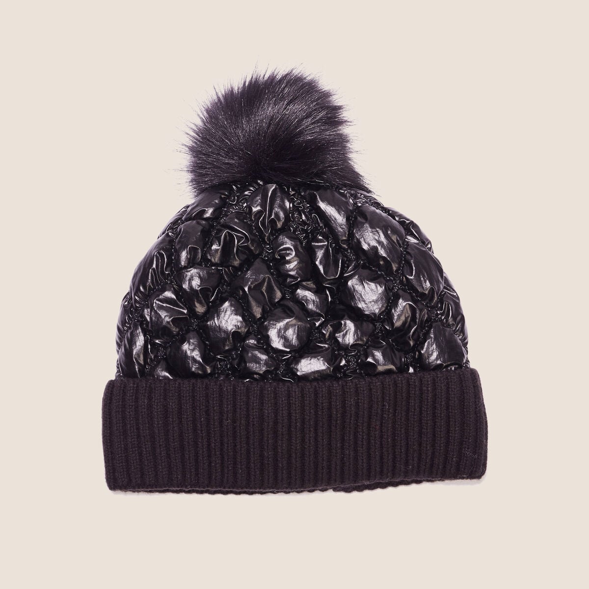 Bonnet matelass&eacute; &agrave; pompon noir femme