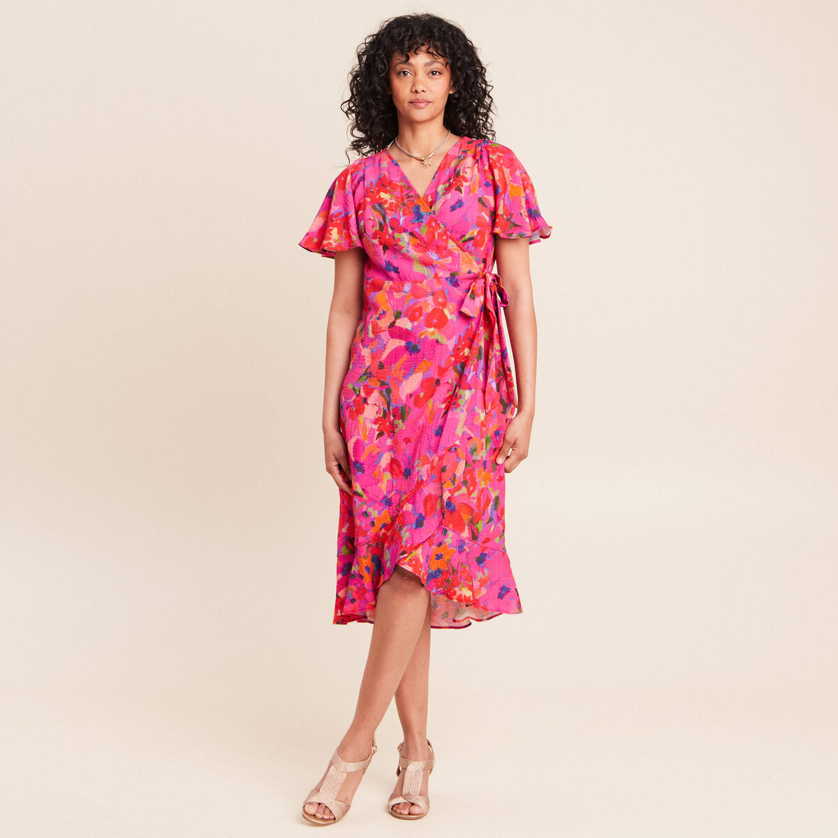 Robe courte &eacute;vas&eacute;e col v manches courtes rose femme