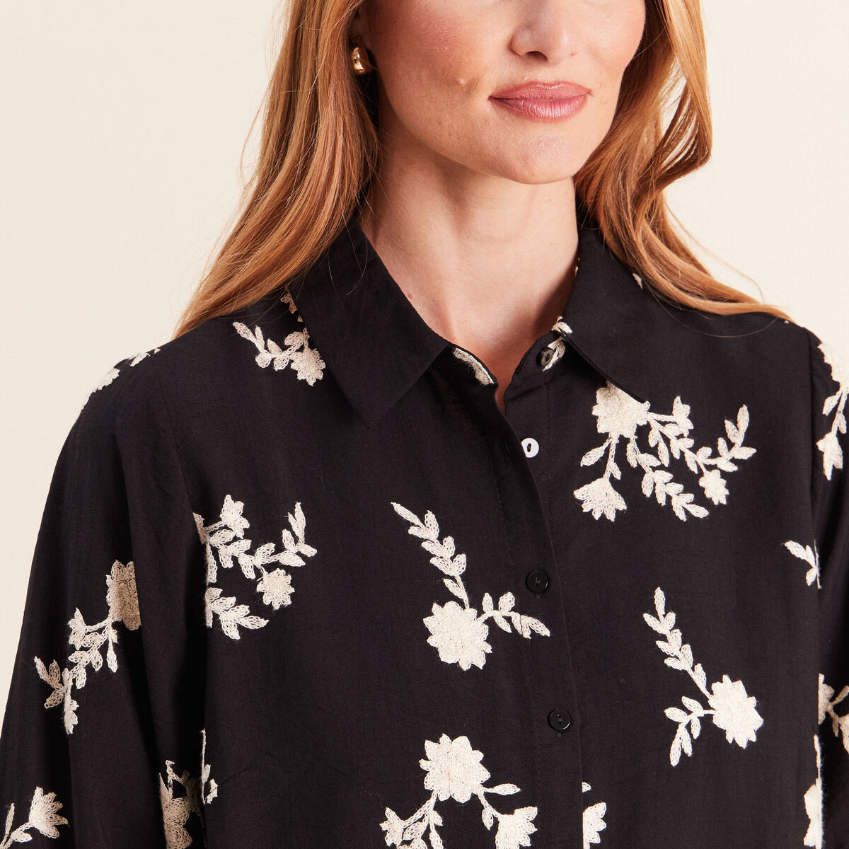 Chemise fluide brod&eacute;e manches longues noir femme