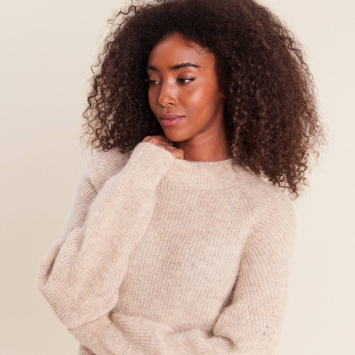 Pull droit col montant manches longues beige femme