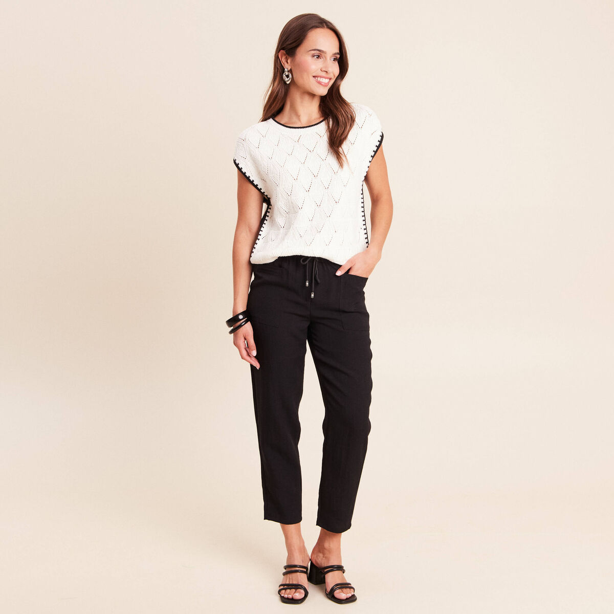 Pull ajour&eacute; sans manches col rond ecru femme