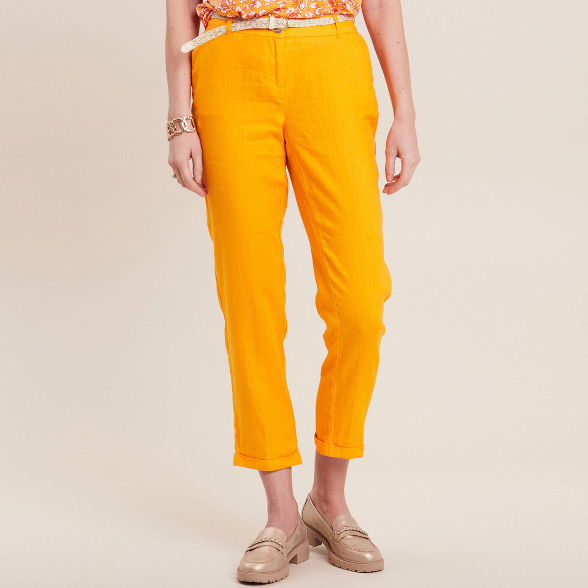 Pantalon flou ceinturé jaune or femme