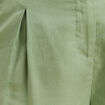 Short droit &agrave; pinces vert olive femme