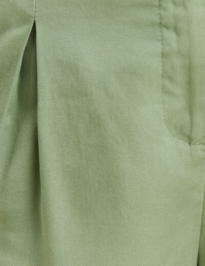 Short droit à pinces vert olive femme