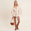 Cape boutonn&eacute;e et ceintur&eacute;e beige femme