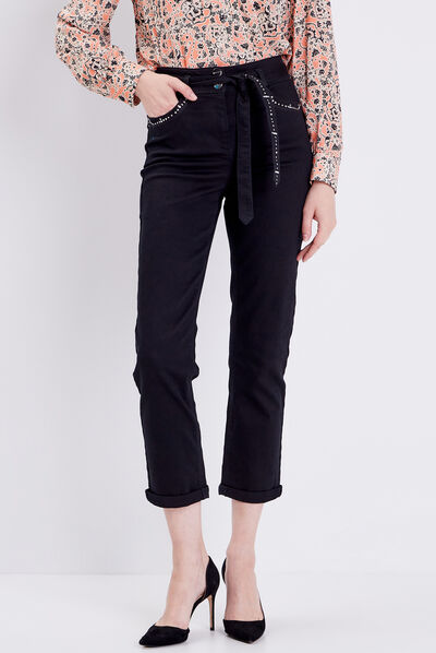 Jean droit détails bijoux noir femme