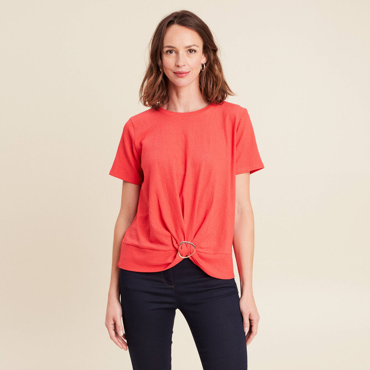 Top court bas resserré col rond rouge corail femme