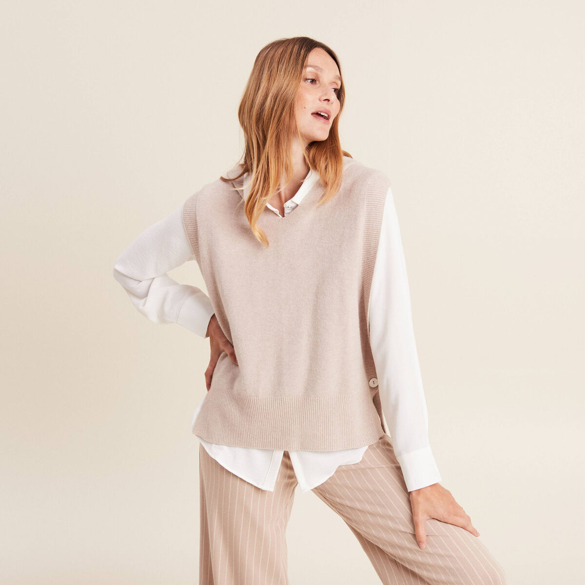 Pull sans manches &agrave; capuche creme femme