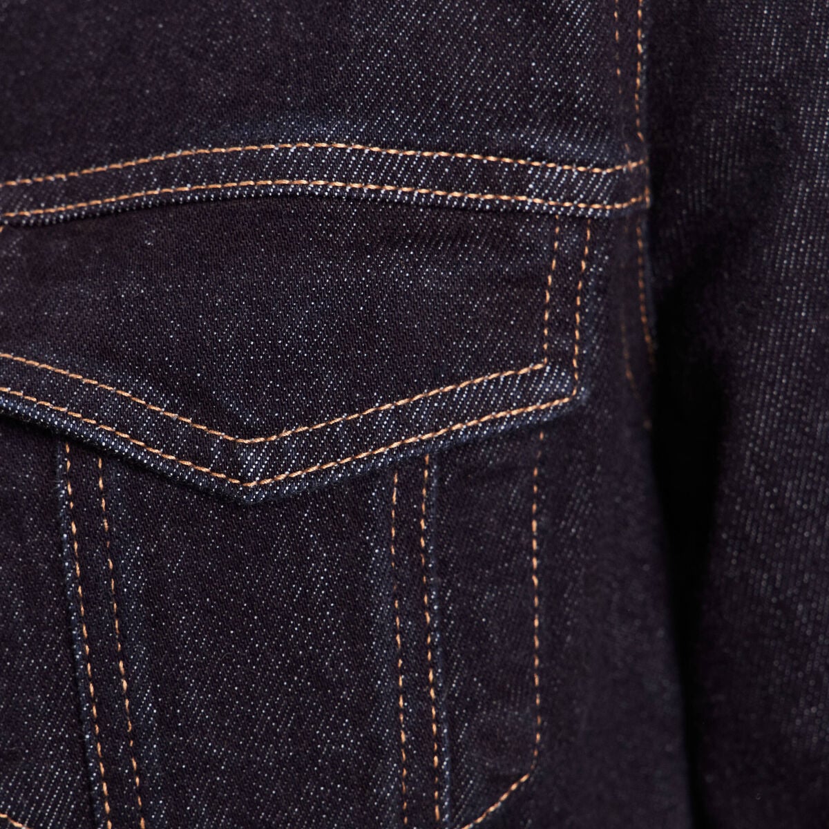 Veste cintr&eacute;e courte en jean denim brut femme