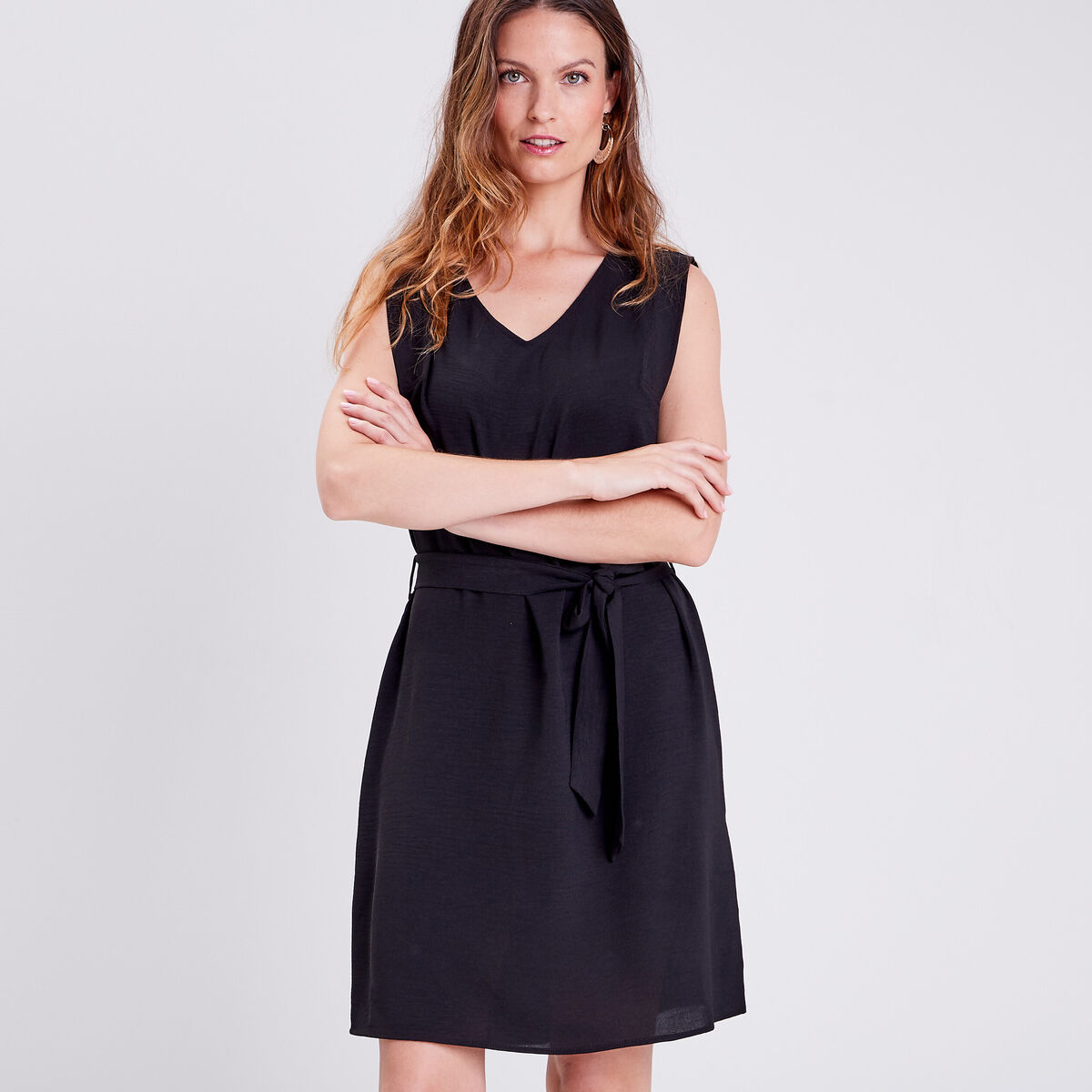Robe droite ceintur&eacute;e noir femme