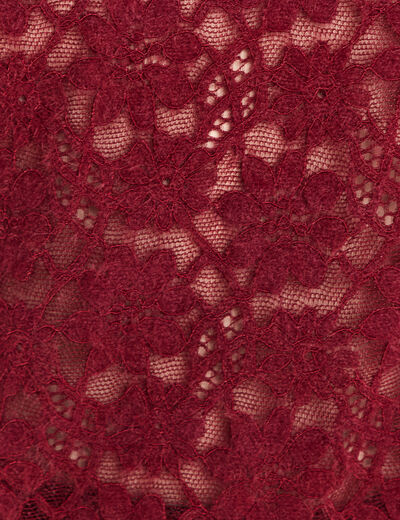 T-shirt cintr&eacute; col montant dentelle bordeaux femme