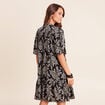 Robe courte &eacute;vas&eacute;e col tunisien noir femme