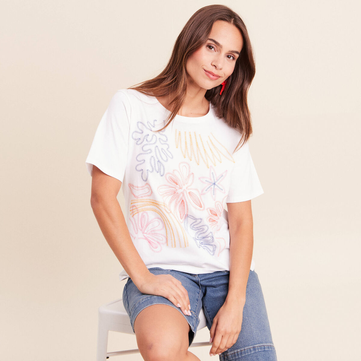 T-shirt col rond manches courtes brod&eacute; blanc femme